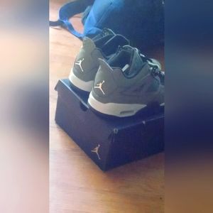 Air Jordan Retro 4 2023